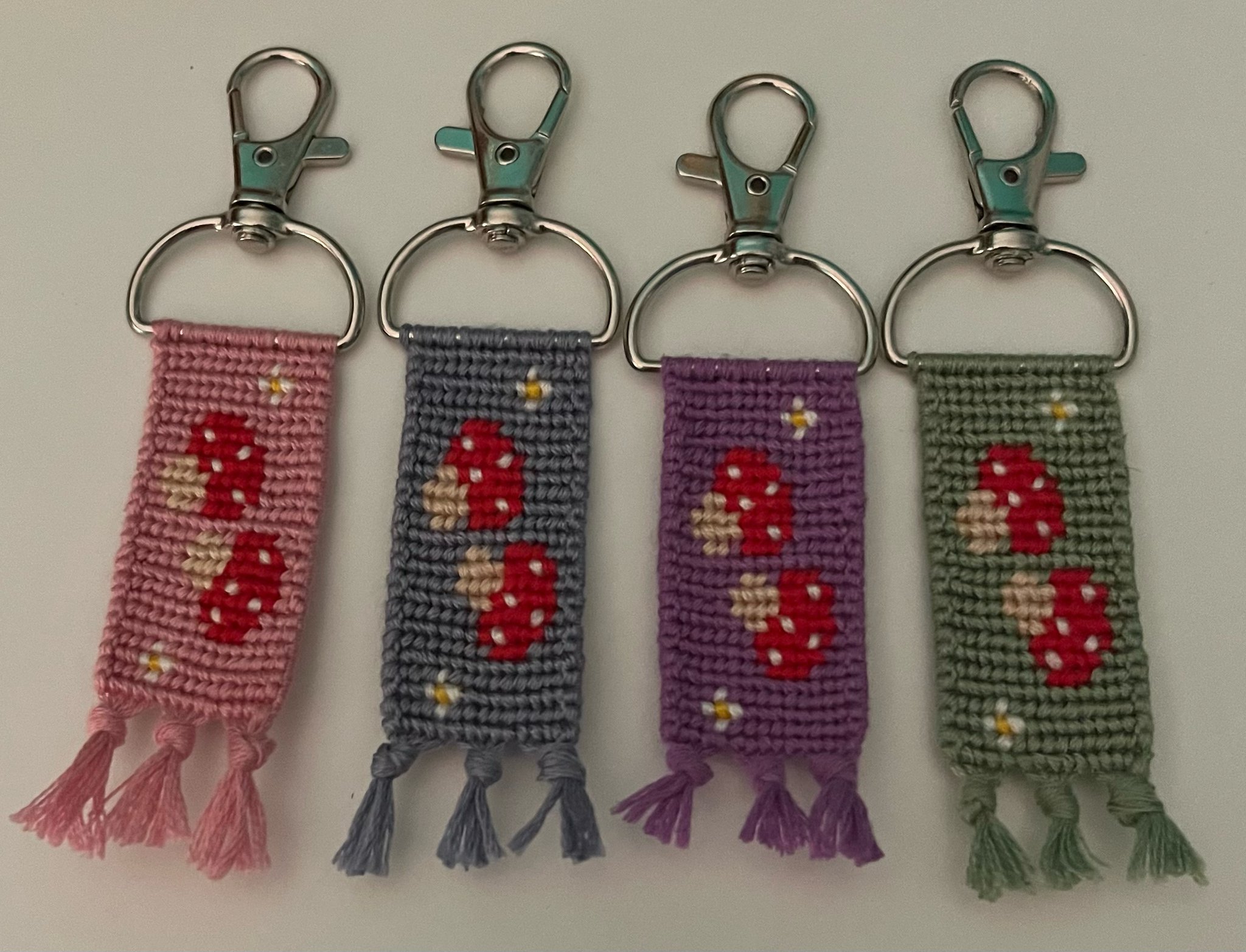 いちごページ Alpha pattern #148346 | BraceletBook