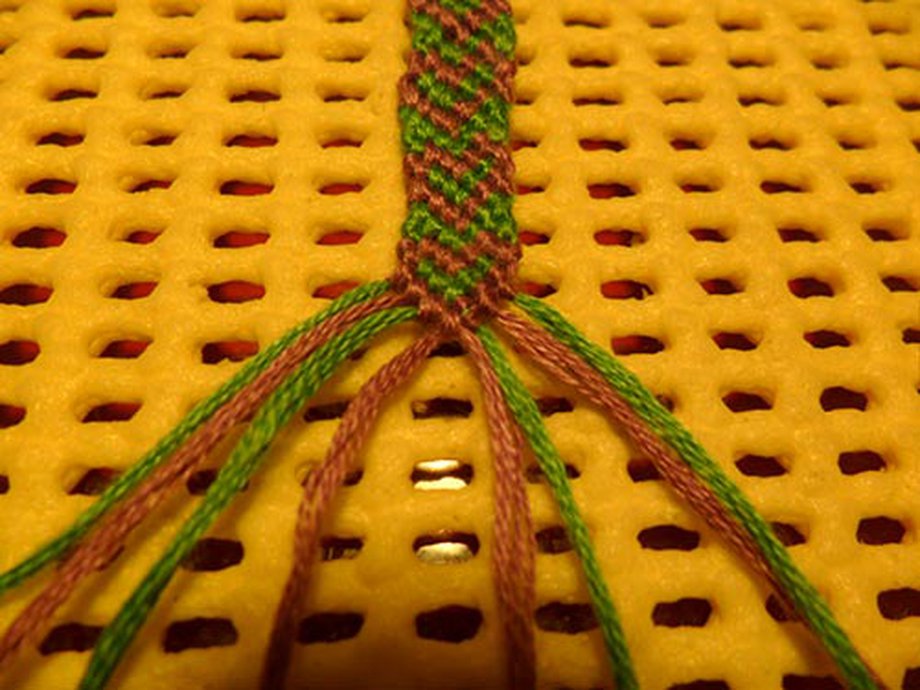 Knotting in Sections tutorial BraceletBook