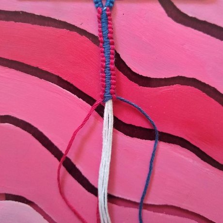 How to make a reversible square knot bracelet - STEP 5