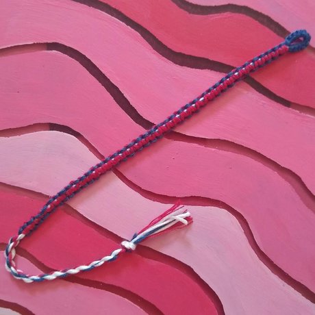 How to make a reversible square knot bracelet - STEP 7