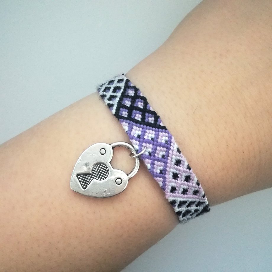 How to add charms to friendship bracelets tutorial BraceletBook