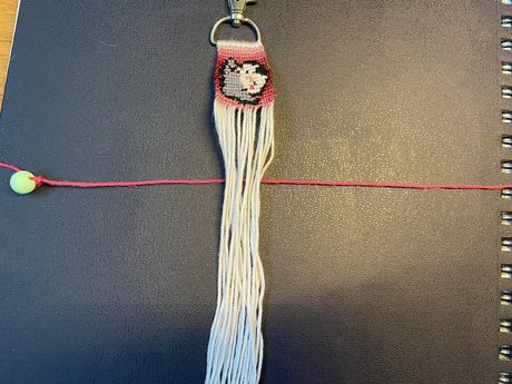 How to end an alpha keychain with square knots - Step 2