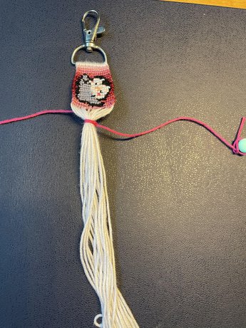 How to end an alpha keychain with square knots - Check-in