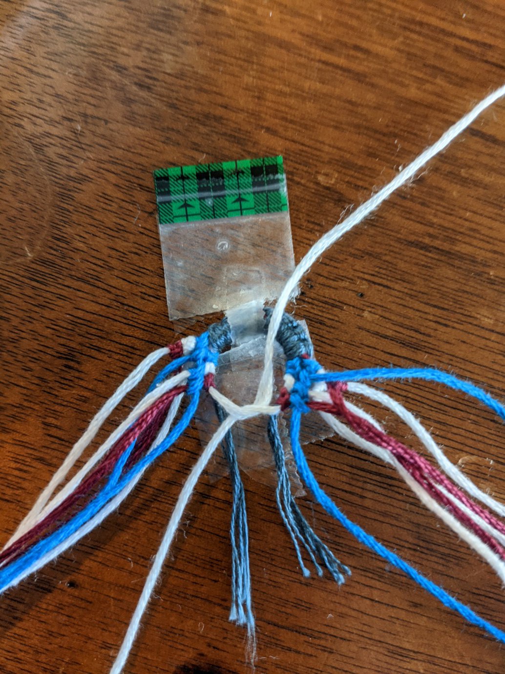 How to make a loop with a spare string tutorial | BraceletBook