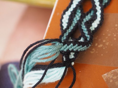 How to start/end your bracelet with an arch - Step 11