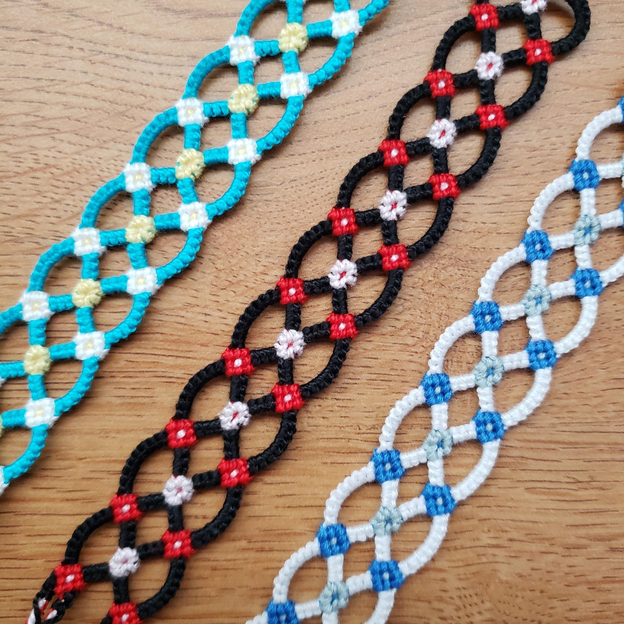 Daisy chain friendship bracelet online